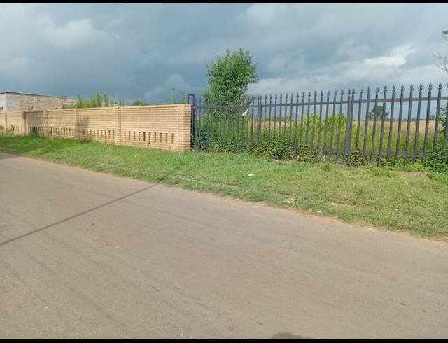 LAND FOR SALE IN LENASIA